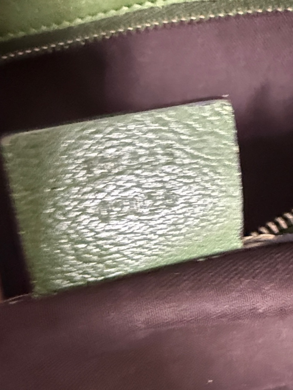 Gucci Kelly Green Leather Shoulder Bag with Gold Logo - Picture 11 of 16